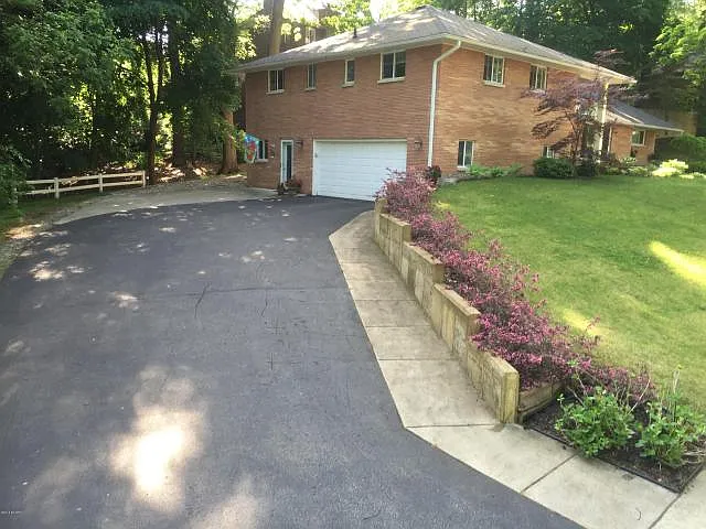 32 Woodmer Ln photo 1