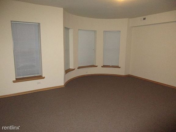 2nd image of 4358 S Lake Park Ave #1