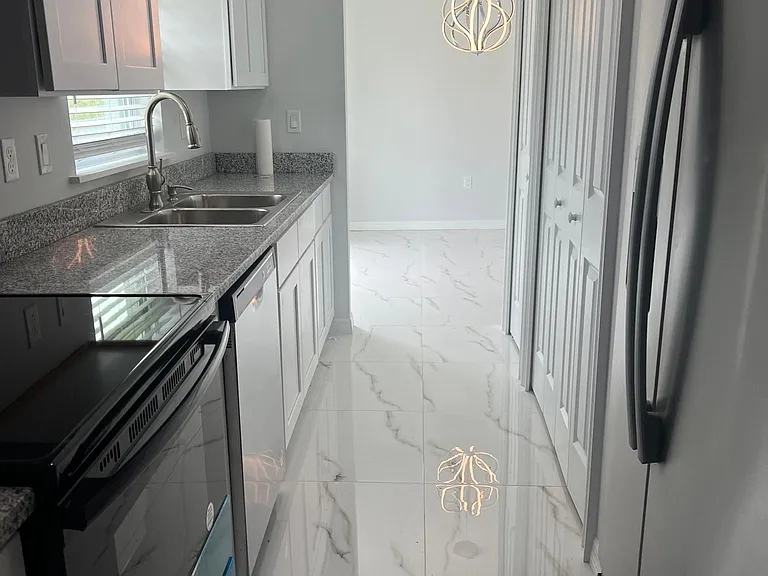 713 Lincoln Rd NE — Photo 11