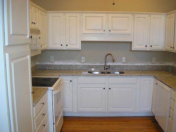 2nd image of 816 Andover Ct