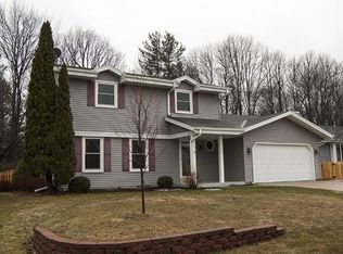 N76W15335 Countryside Dr, Menomonee Falls, WI 53051