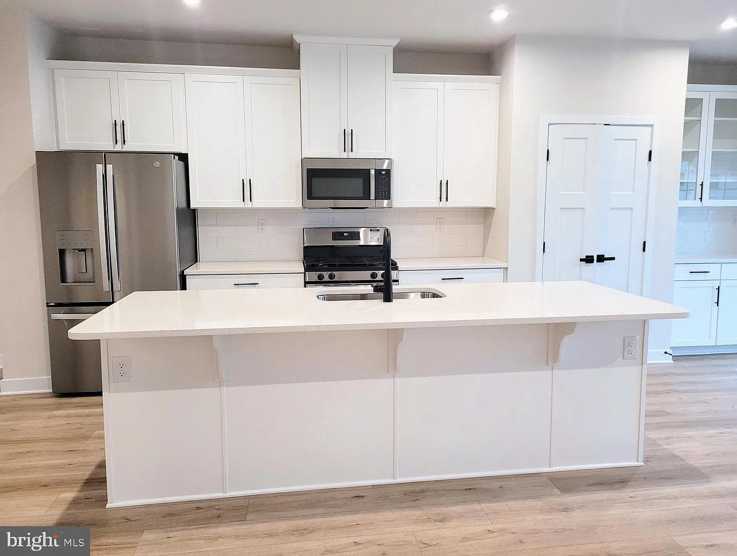 3 bed, 3.5 bath, 2036 sqft, $3,500 — Photo 3
