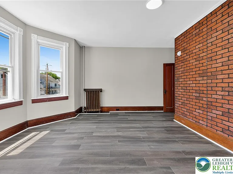 265-267 E Bertsch St #2 — Photo 11