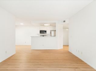 18620 Burbank Blvd APT 102, Tarzana, CA 91356