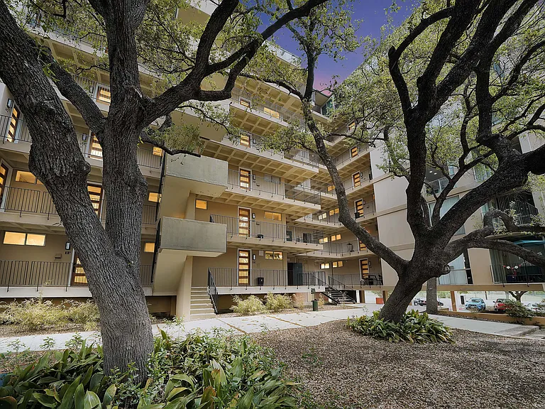 Four Oaks Apartments — Photo 30