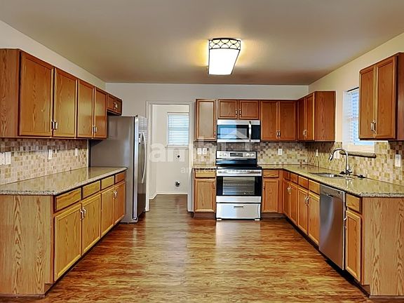 3rd image of 2144 La Salle Trl