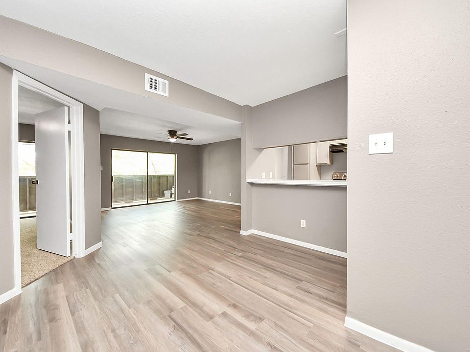 1st image of 3105 Walnut Bend Ln #32