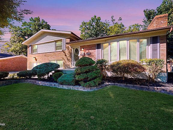 3rd image of 8606 Devonshire Dr