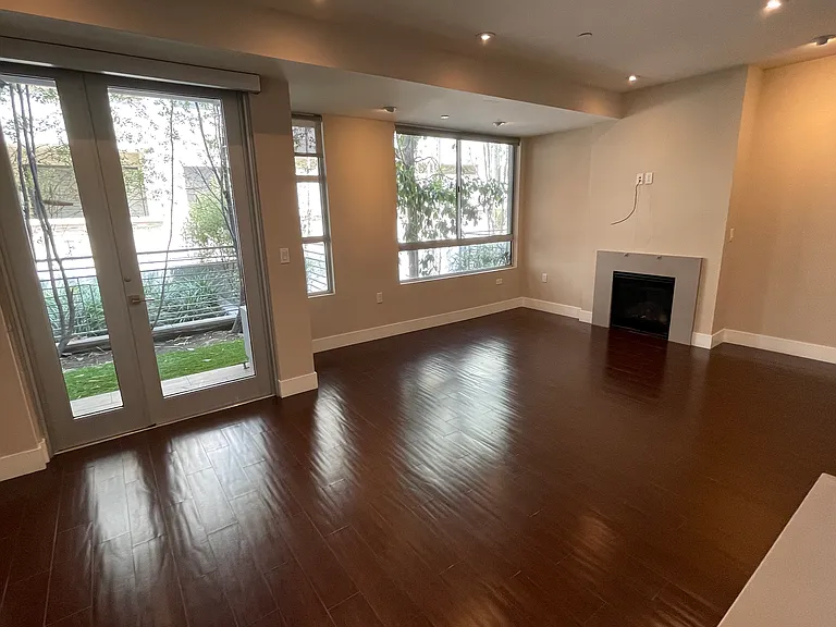 1666 Greenfield Ave #103 — Photo 21