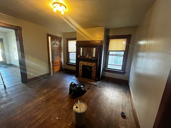 3rd image of 154 Park Dr APT A