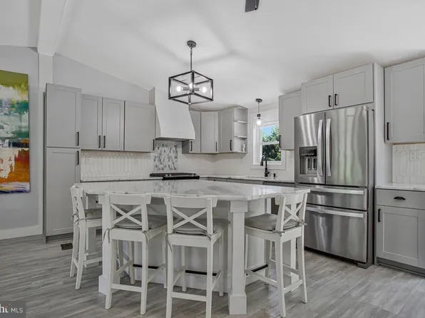 8541 Saint Andrews Dr, Chesapeake Beach, MD 20732