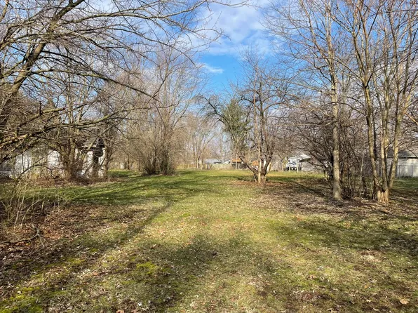 9020 Baldwin Dr, Machesney Park, IL 61115