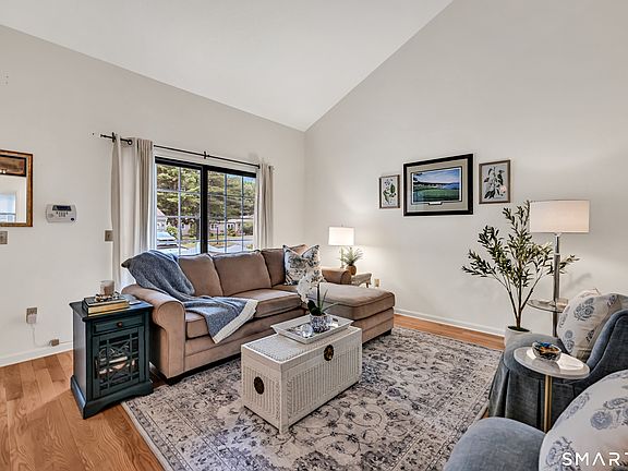 5th image of 402 Lakeview Drive #402