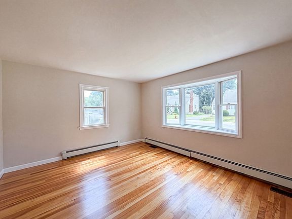 4th image of 4 Macarthur Cir