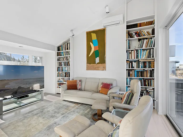 32 Dune Rd — Photo 9