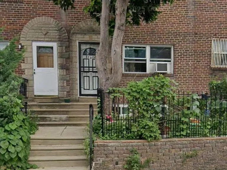 6414 Akron St — Photo 1