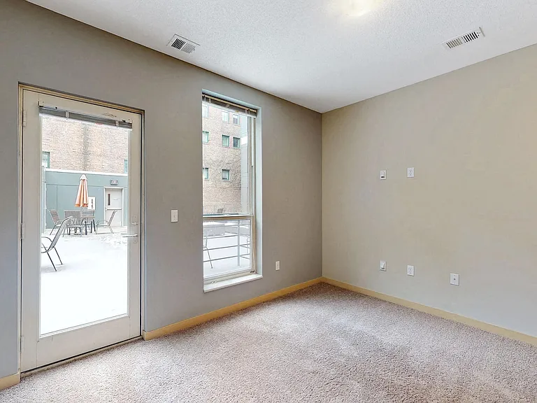 L14 Flats — Photo 39
