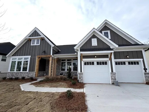 82 Clear Lake Pkwy, Hoschton, GA 30548