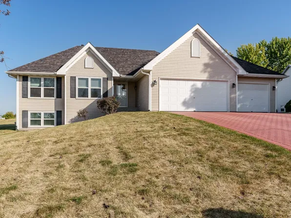 5210 Summer Hawk Rd, Machesney Park, IL 61115
