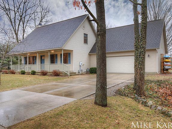 2nd image of 4040 Scenic Pines Dr NE