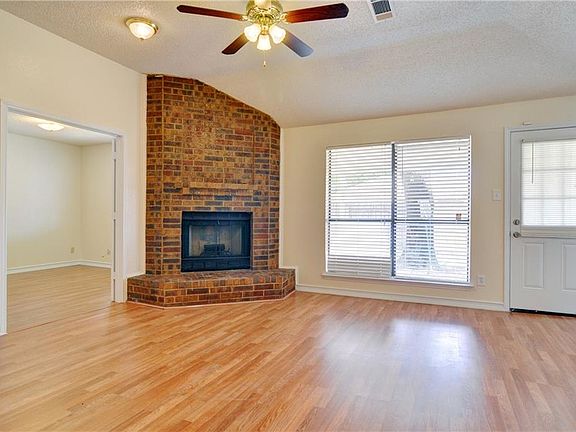 5th image of 500 Angelina Dr