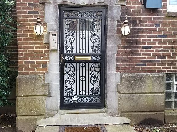 2nd image of 661 W Park Ln #1