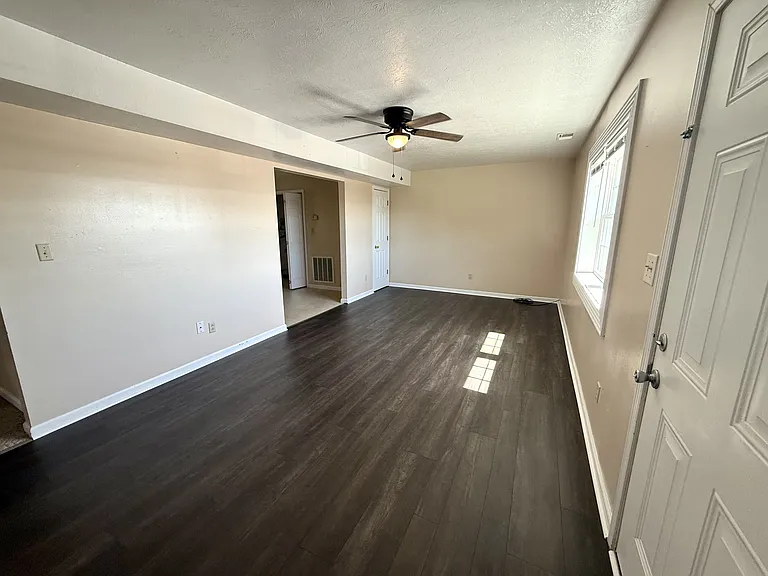 770 Deerfield Ln #4 — Photo 3