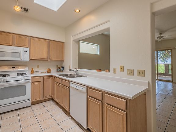 4th image of 6341 N Camino De Cabaluna