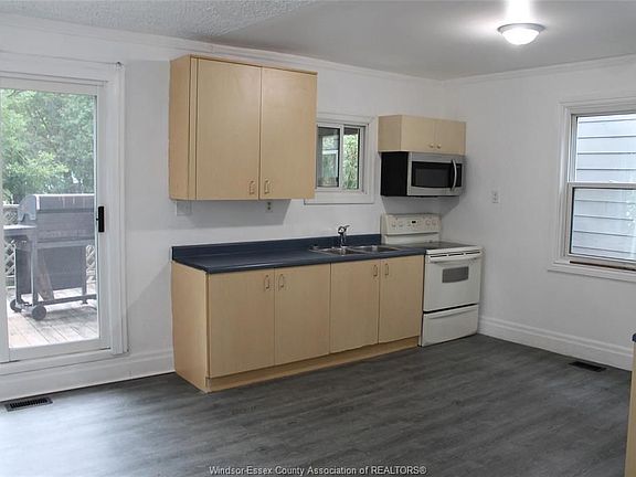 3rd image of 420 Ellis St W