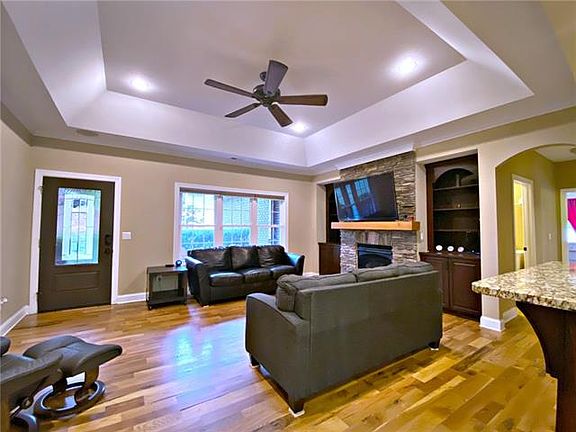 5th image of 1122 Waterford Dr