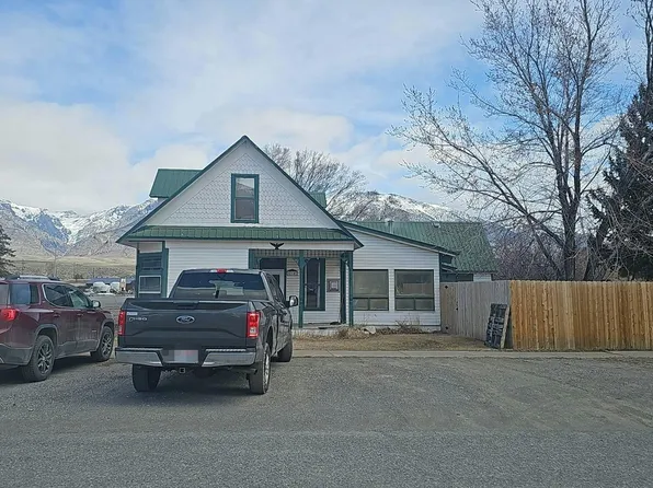 214 W Pine St, Mackay, ID 83251