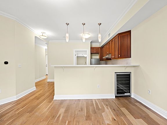 4th image of 385 1st St #1