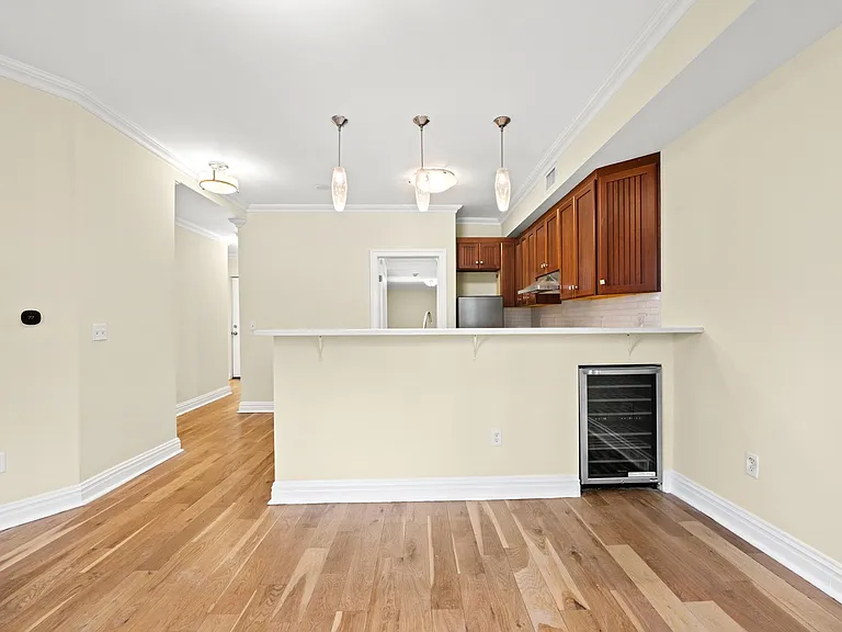 385 1st St #1 — Photo 4