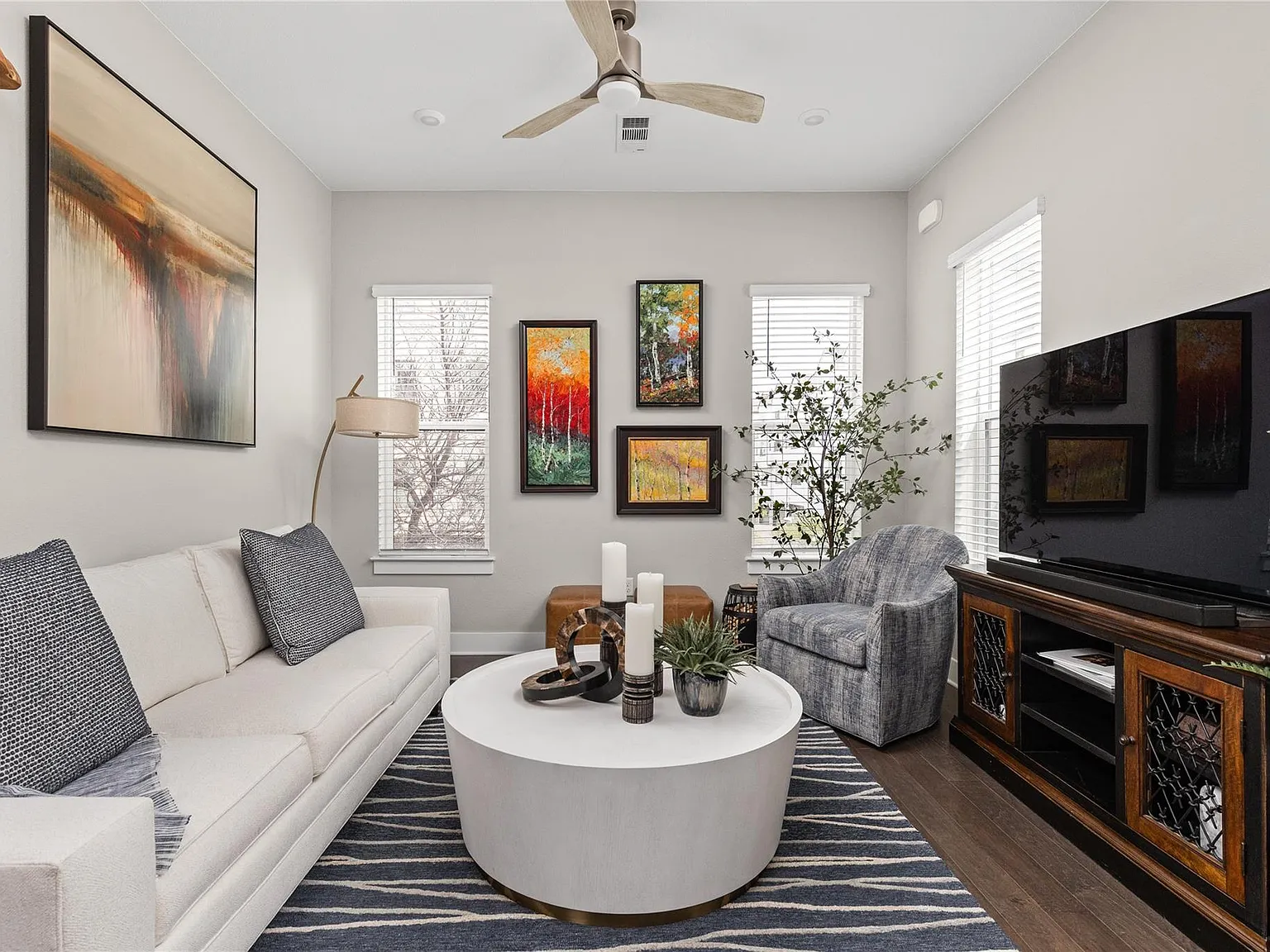 2 bed, 1.0 bath, 971 sqft, $2,950 — Photo 2