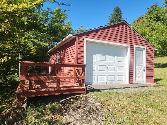 3rd image of 1083 Fairman Rd