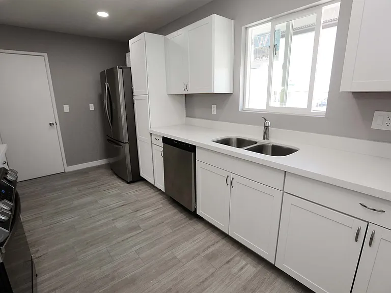 10631 W Salem Dr — Photo 3
