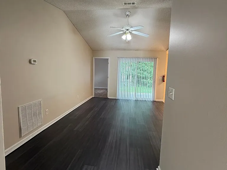 101 Talbot Ct — Photo 14
