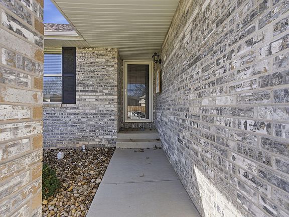 4th image of 414 W Chestnut Road