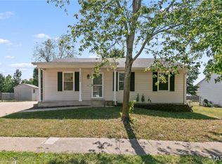 1330 Shallow Lake Dr, O'Fallon, MO 63366
