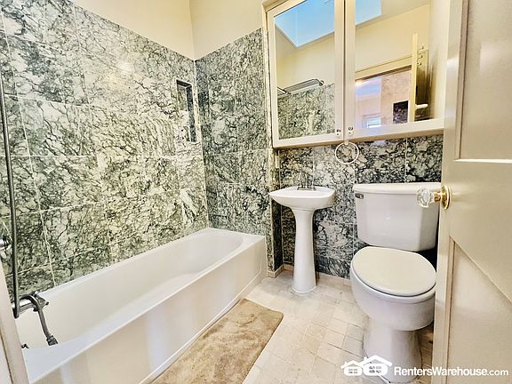 5th image of 2044 Saint Clair Ave #2