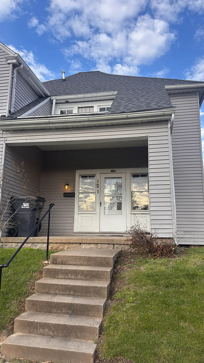 Front of house (duplex) - 121 S High St