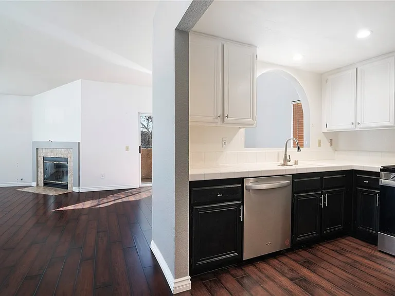 25126 Steinbeck Ave #H — Photo 2
