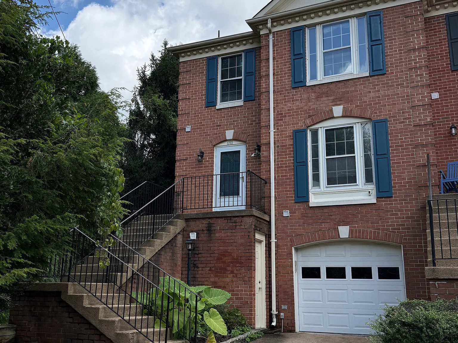 3 bed, 3.5 bath, 1900 sqft, $4,200 — Photo 1