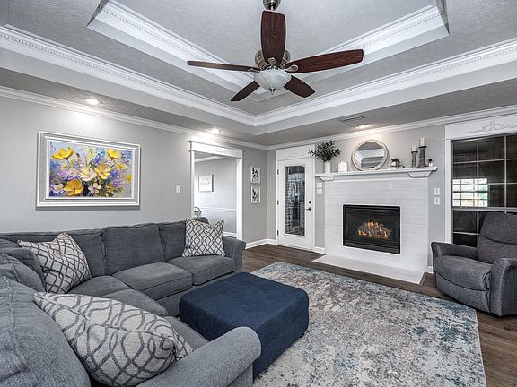 4th image of 40 Blue Mountain Dr