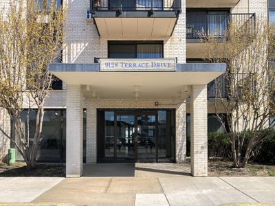 9128 W Terrace Dr APT 5B, Niles, IL, 60714