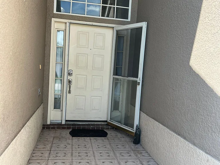 710 Lake Biscayne Way — Photo 32