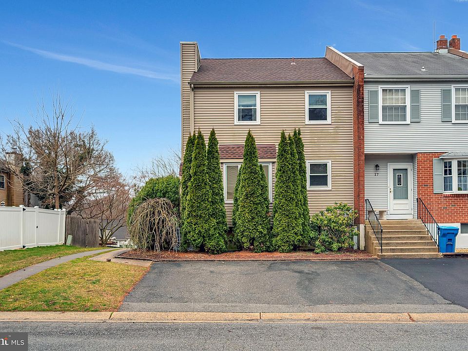 1st image of 19 Cartier Ct