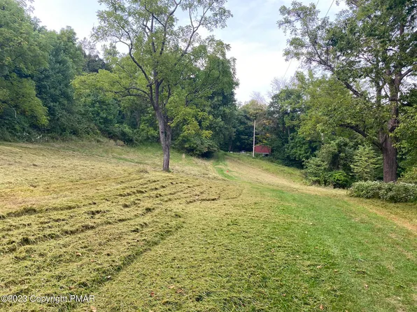 461 Hollow Rd, East Stroudsburg, PA 18302