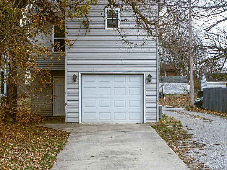 2536 Caroline St — Photo 7
