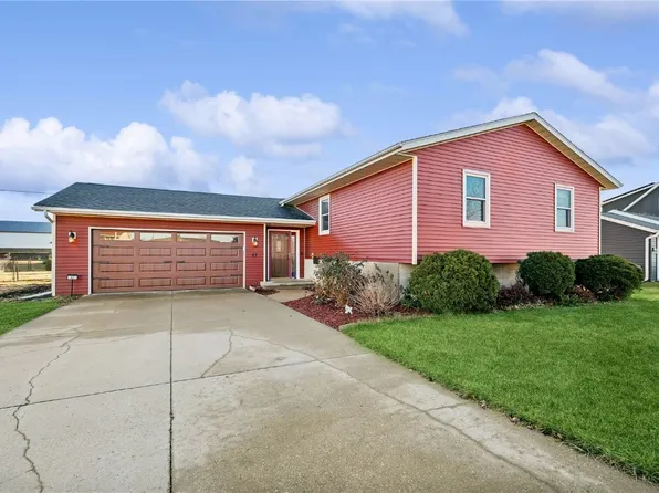 47 Thompson Dr, Palo, IA 52324